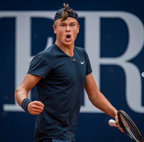 赛场上有一 赛场上有一