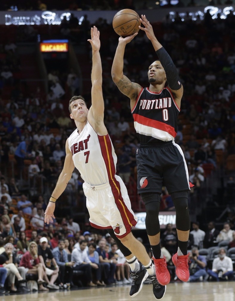 现了他的自 现了他的自