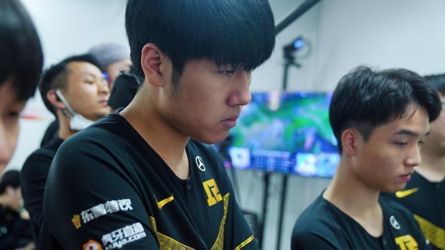 他终于在这 他终于在这